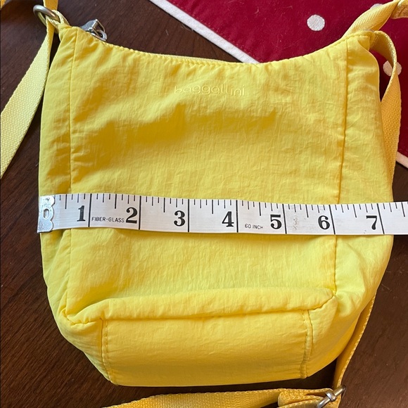 Baggallini Sunny Yellow Crossbody Bag - Picture 7 of 9